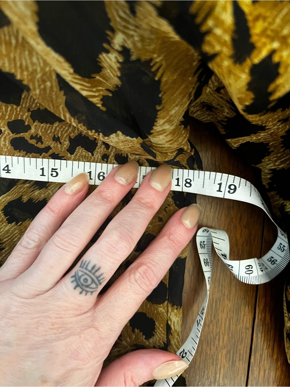 Jeannie McQueeny Black And Brown Leopard Print Silk Heavily Beaded Tunic
Medium - Picture 4 of 12